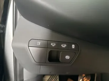 Car image 36