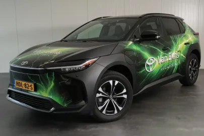 Car image 2