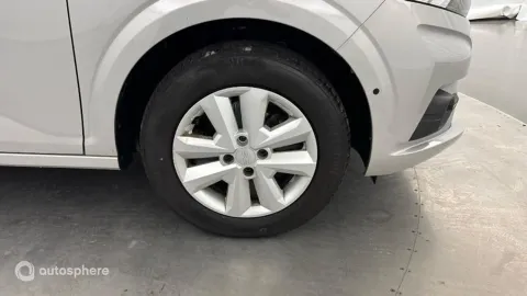 Car image 20