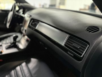 Car image 32