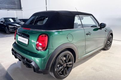 Car image 27
