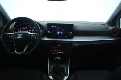 Car image 10