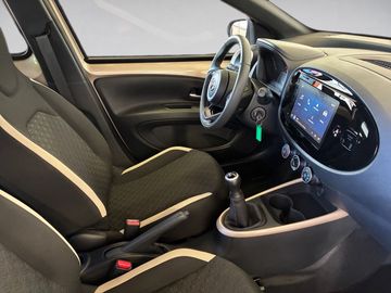 Car image 25