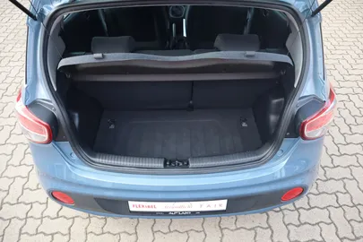 Car image 24