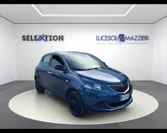 Car image 2