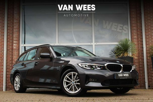 BMW 320i Touring 135 kW image number 1