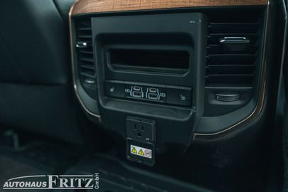 Car image 43