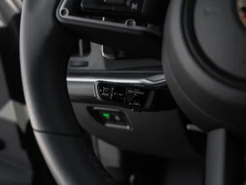 Car image 34
