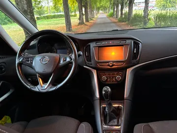Car image 30