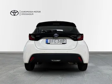 Car image 3