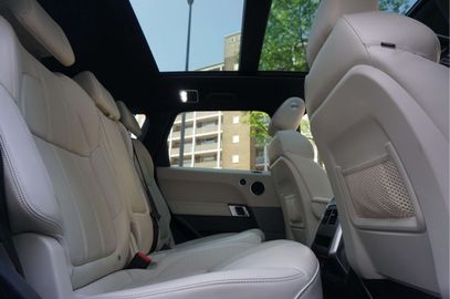 Car image 33