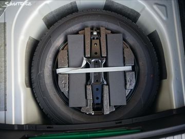 Car image 30