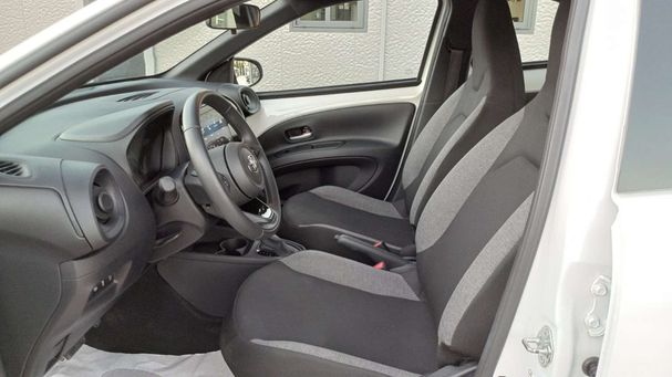 Toyota Aygo X 1.0 CVT 53 kW image number 8