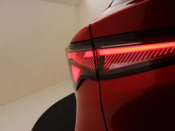 Car image 36