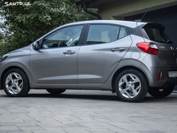 Car image 3