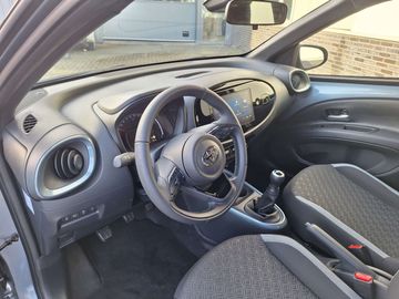 Car image 10