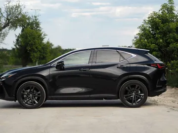 Car image 25