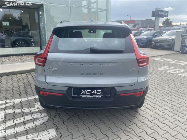 Volvo XC40 B3 Plus Dark 120 kW image number 6