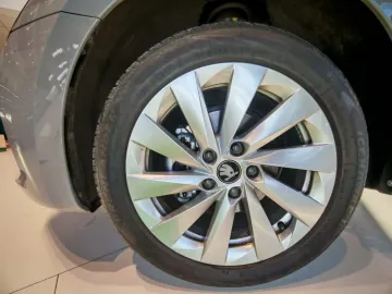 Car image 22