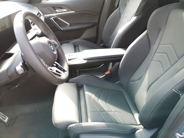 BMW iX1 xDrive M Sport 200 kW image number 9