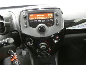 Car image 15