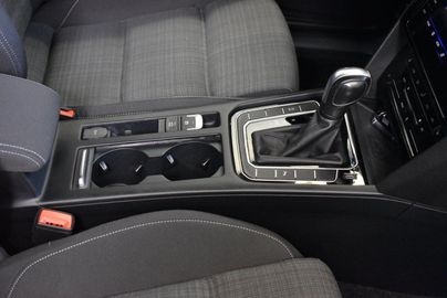 Car image 26