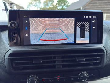 Car image 29