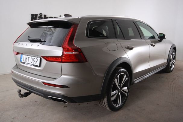 Volvo V60 Cross Country B4 AWD Geartronic Momentum 146 kW image number 2