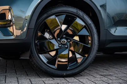 Car image 37