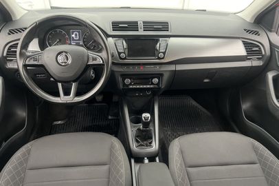 Car image 12