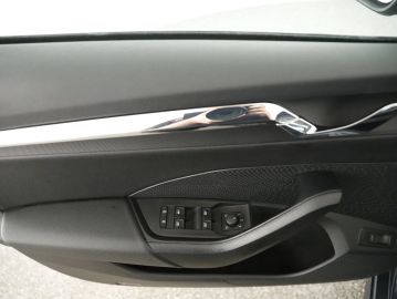 Car image 36