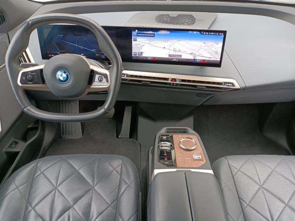 BMW iX xDrive50 385 kW image number 6