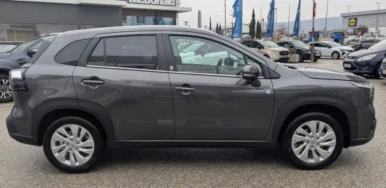 Car image 5