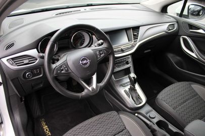 Car image 14