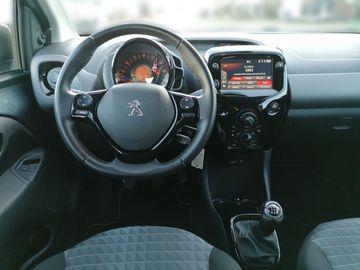 Car image 9