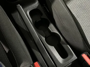 Car image 29