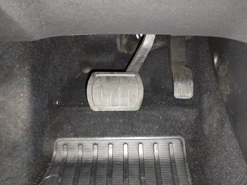 Car image 27