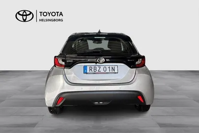 Car image 4