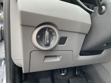 Car image 30