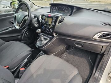 Car image 10