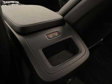 Car image 32