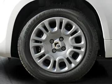 Car image 24