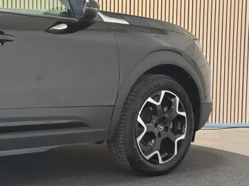 Car image 43