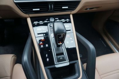 Car image 33