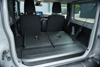 Car image 30