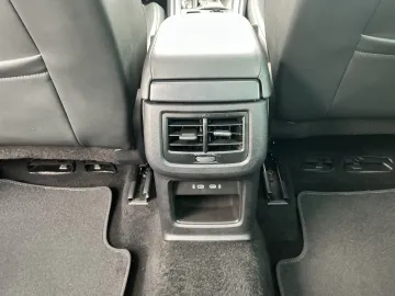 Car image 32