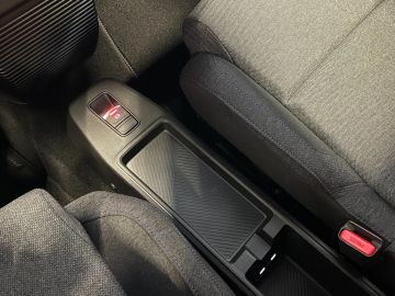 Car image 40