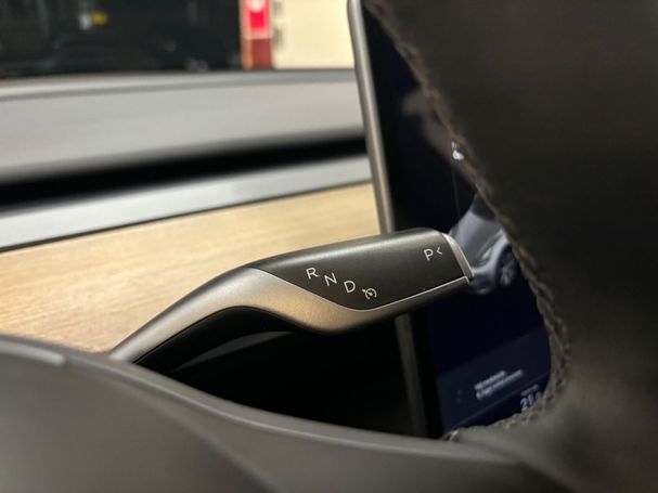 Tesla Model Y Standard Range 221 kW image number 24