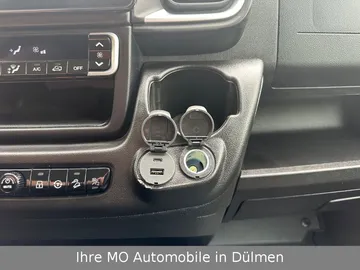 Car image 28