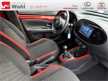 Car image 17